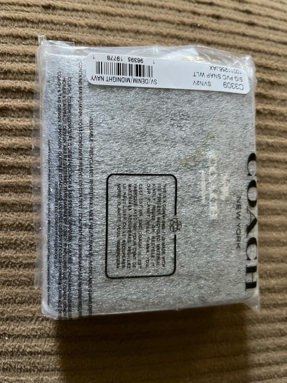 Coach Snap Wallet
In Signature Canvas NWT w/packaging - Picture 3 of 5